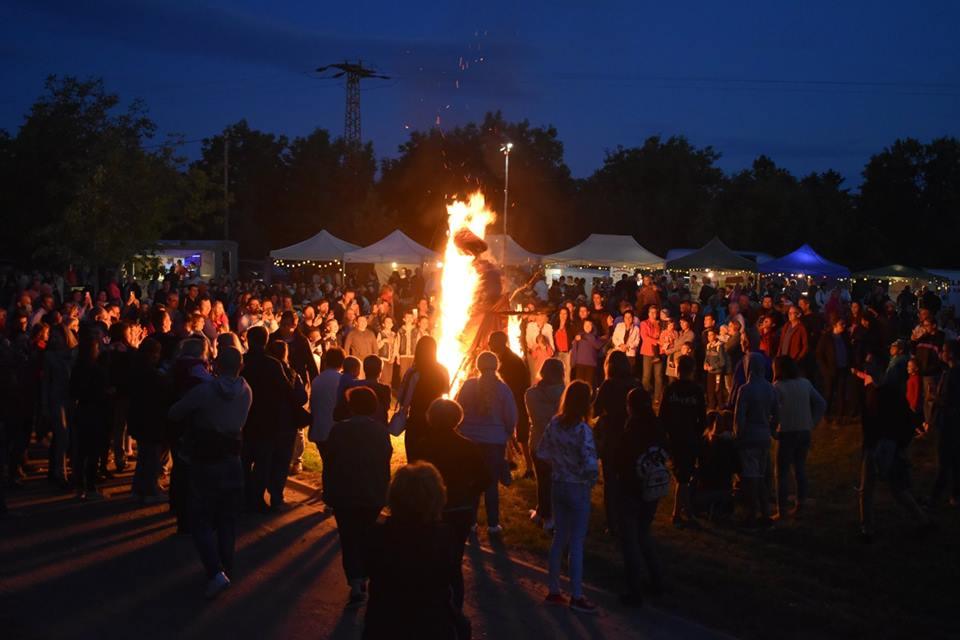 Szent Iván éjji tűz a fröccsszombat rendezvényen