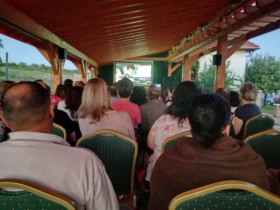 KultMozi, filmvetítés gasztronómiai élmény és borkóstolás