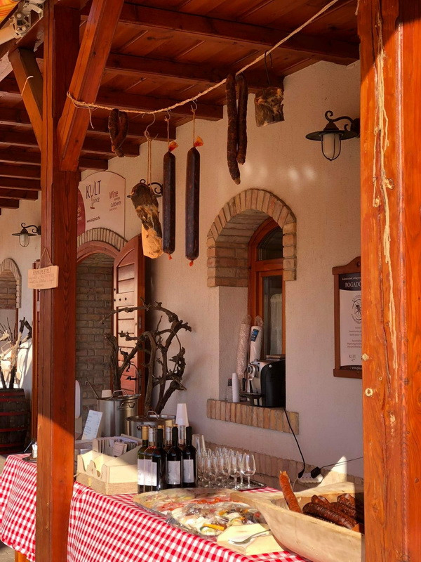 Farsangi kínálat a KultPince teraszán