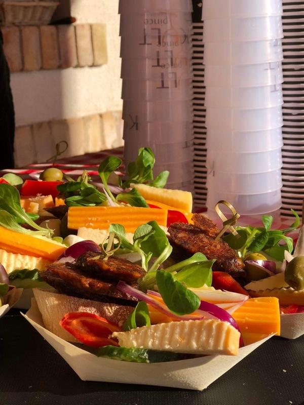 Forralt Boros barangolás, KultPince, Sétáló falatok