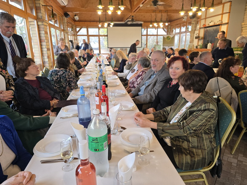 borrendi ünnepi ebéd a Kultpincében
