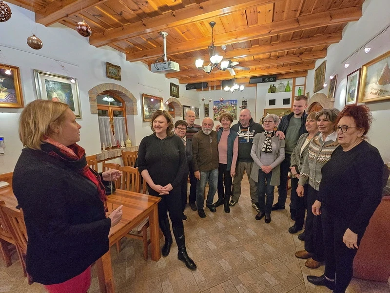 Monor hegyessy Lions Club szeretetcsomag készítés a KultPincében