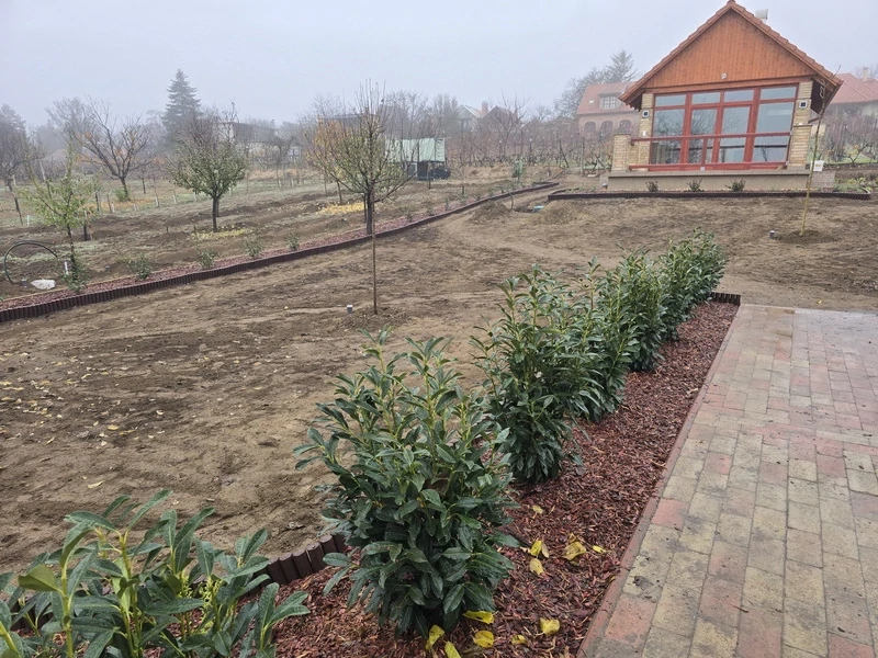 Strázsahegyi Napocska Vendégház kertje és terasza