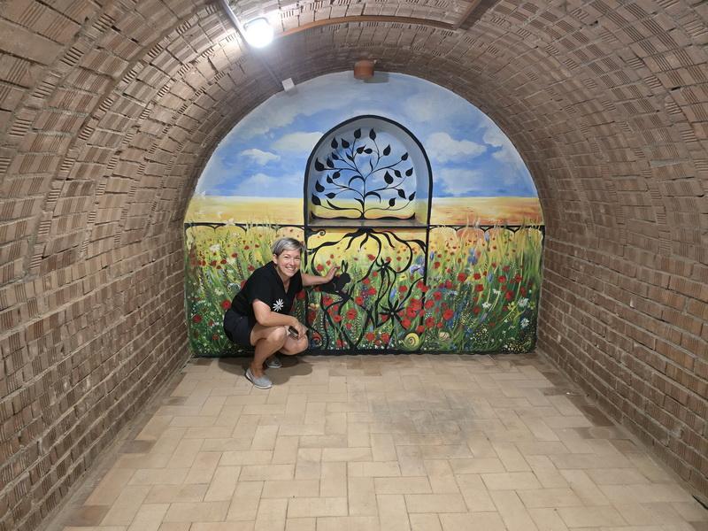 Festmény a Strázsahegyi napocska vendégház pincéjében