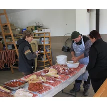 disznóvágás, disznótor, toros káposzta, disznölés, falusi disznóvágás