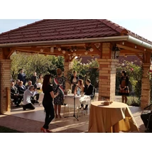 esküvő a kertben, esküvői helyszín, szabadtéri esküvő, rendezvényhelyszín a KultPincében