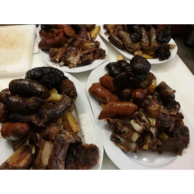 disznóvágás, esti vacsoratál