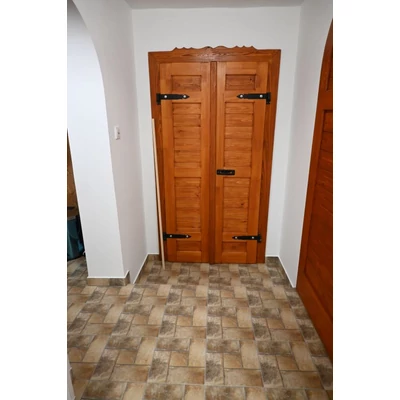 Strázsahegyi Napocska Guesthouse, cellar door