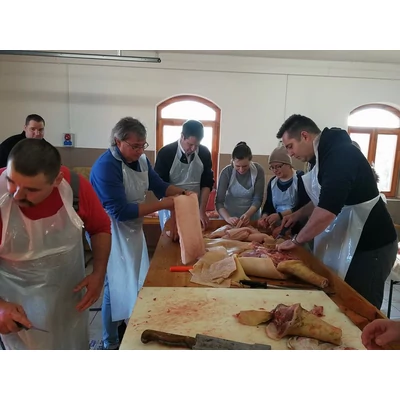 Baráti disznóvágás és disznótor