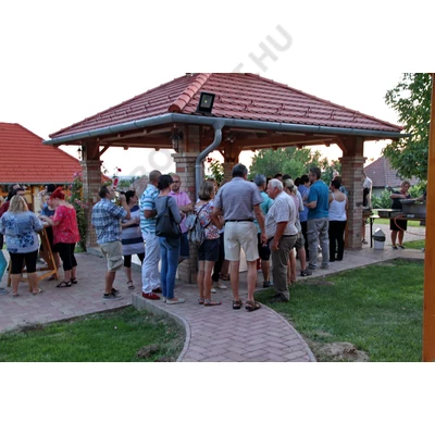 Kertmozi és grillparty a KultPincében
