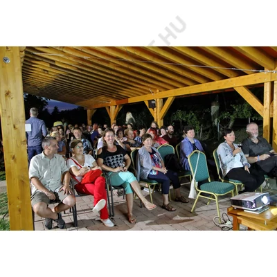 Kertmozi és grillparty a KultPincében