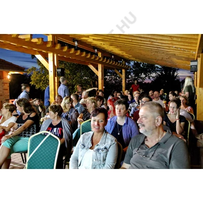 Kertmozi és grillparty a KultPincében