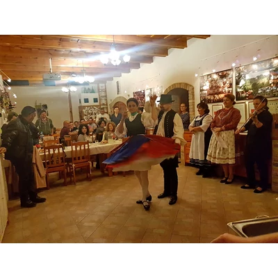 Borkóstoló, kirándulás és kalandjáték