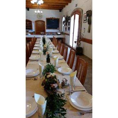 Keresztelő ünnepi asztala