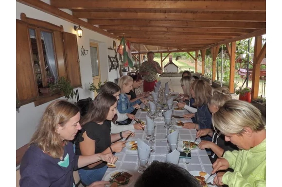 KultPince buli az Óhegy Borházban