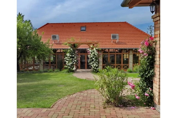 KultPince kertje Medárd napján, galéria