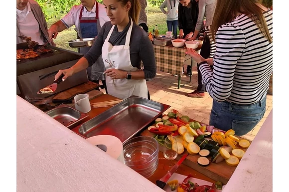 Grillezős, borozós csapatépítő CsámBORgás a pincefaluban