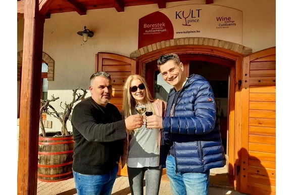 Újra nyitva a KultTerasz, galéria