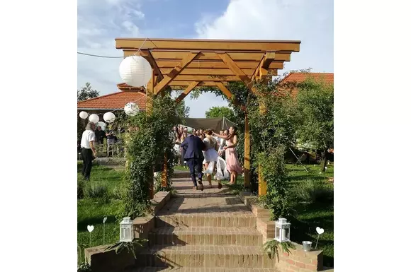 Szabadtéri esküvői helyszínek hangulata képekben