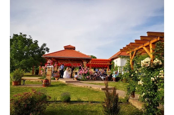 Júniusi esküvő, Timi és Attila