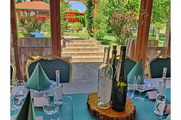 Júliusi esküvő a KultPincében