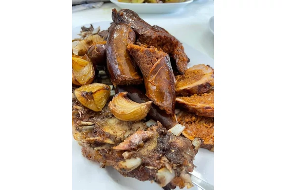 Csapatépítő disznóvágás a KultPincében