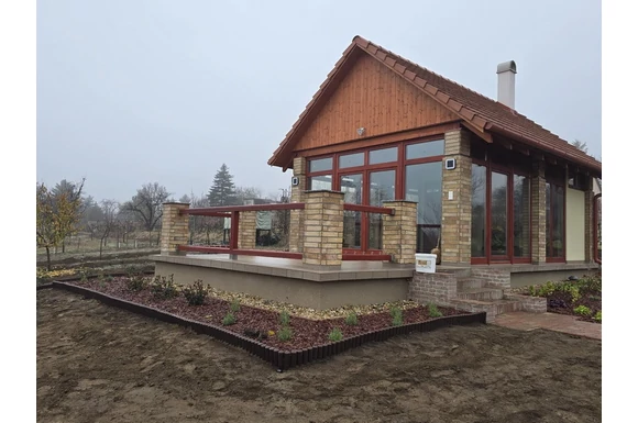 Introduction and description of Napocska Terrace