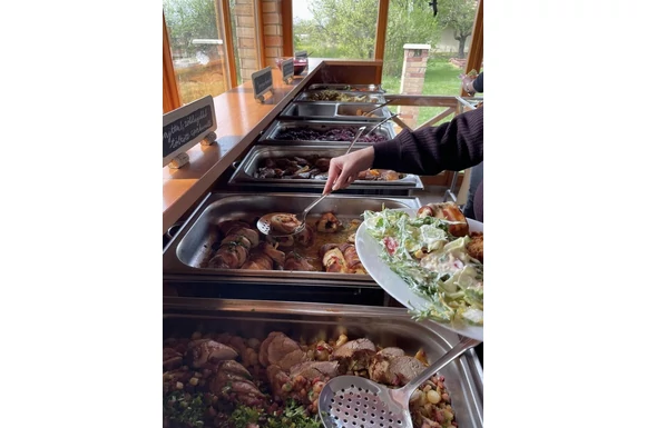 Vasárnapi büféebéd a KultPincében